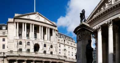 Централната Банка на Англия намалява Основния Лихвен процент